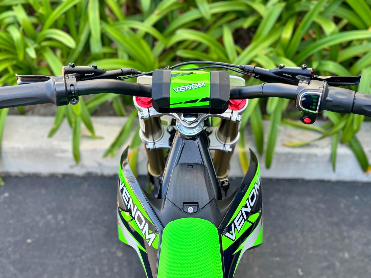 Venom 1600W Electric Dirt Bike | 48V Lithium Battery | Fully Automatic | Off-Road Ride for Teens & Adults | Venom Motorsports Canada