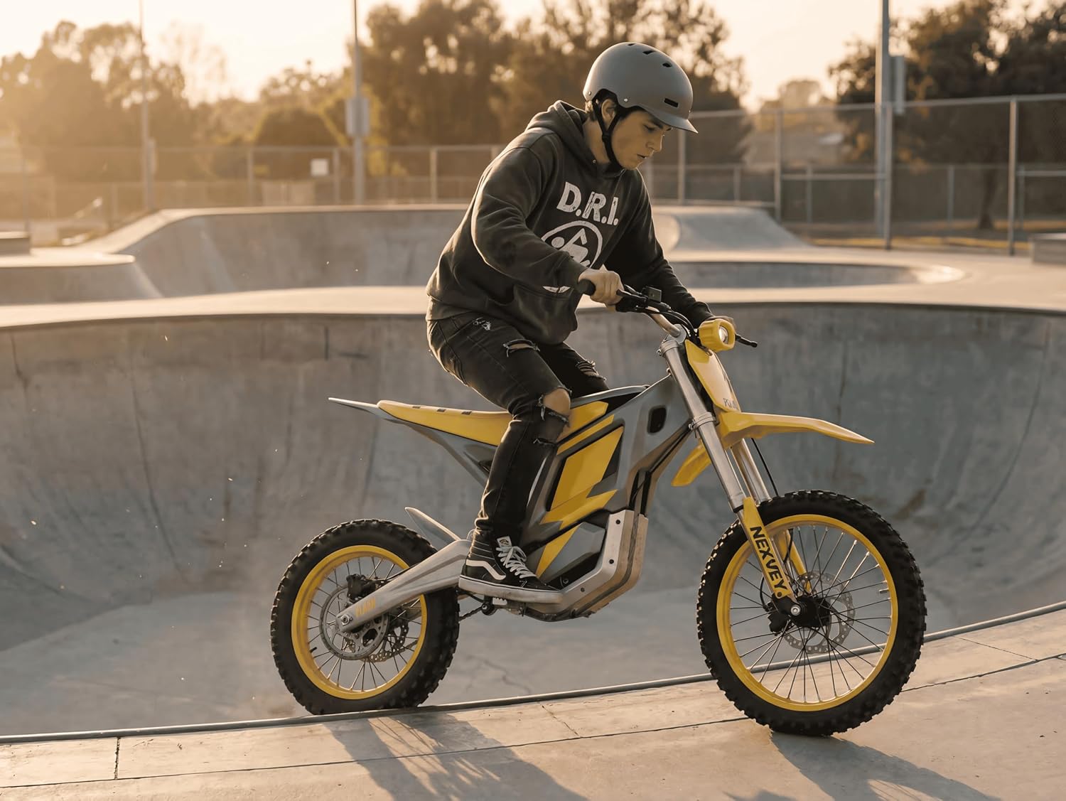 NEXVEY Flash Electric Dirt Bike 4000W Peak 48V 22.5AH Battery Off-Road Motorcycle, 35MPH Fast E Bike with Dual Hydraulic Suspension Brakes, Outdoor Gift for Teens Adults Age 13+